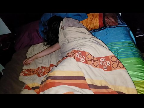 ❤️ 继子在年轻的继母睡觉时责骂她 ❌ Anal porn❌❤